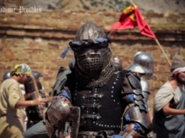 На фестивале «Генуэзский шлем» трубадуры будут петь баллады, а рыцари сражаться во славу прекрасных дам (ФОТО)