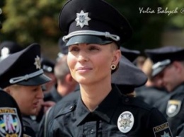 От рака скончалась самая привлекательная полицейская Киева