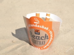 В Одессе активисты изобрели пляжные пепельницы