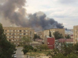 На военном заводе в Азербайджане прогремел мощный взрыв, идет эвакуация (фото, видео)