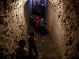 Сирийским детям построили подземную площадку (фото)