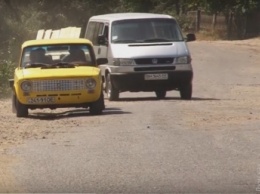 Не дожидаясь чиновников, жители поселка Лиманское сбросились деньгами и сами сделали ремонт дороги