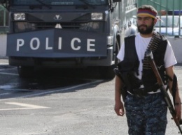 Боевики в Ереване взяли в заложники четырех медиков