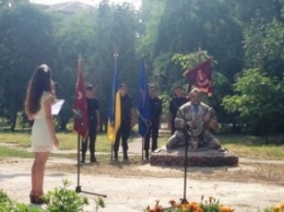 Сегодня в Каховке торжественно открыли памятник "Казак Мамай"