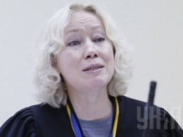 ВККС продлила на месяц срок отстранения судей Вовка и Волковой