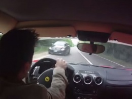 Водитель Ferrari F430 чуть не отправил себя и пассажира на тот свет (видео)