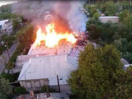 В Донецке начался пожар из-за взрыва в районе завода химизделий