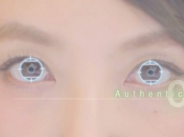 Fujitsu выпустила смартфон со сканером сетчатки глаза