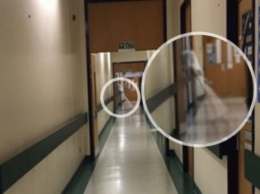 Сеть в шоке, работник больницы заснял призрака, который бродит по коридорам