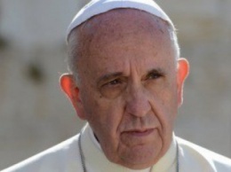 Папа Римский упал во время мессы в польском монастыре