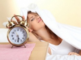 Ученые установили летнюю нехватку времени для сна