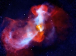 Ученые обнаружили в космосе две «первобытные» черные дыры