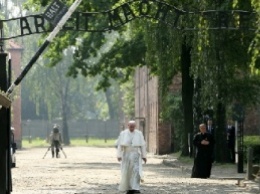 Папа Римский посетил концлагерь Освенцим