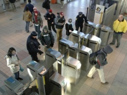 В Киевском метро изменили способ оплаты бесконтактной картой