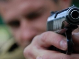 Двое жителей Черноморска стреляли во дворе жилого дома (фото)