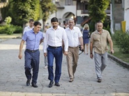 Крымский депутат требует разогнать торгашей и парковщиков возле Ханского дворца в Бахчисарае