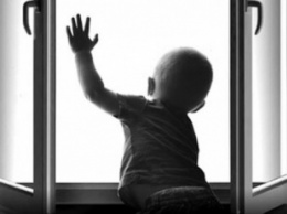 В Череповце 4-летний мальчик выпал из окна