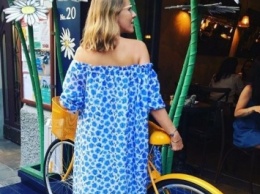 Беременная Ксения Собчак катается на велосипеде
