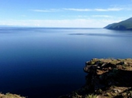 Жители Бурятии заметили подозрительное пятно на поверхности озера Байкал