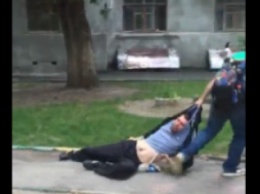 Харьковчанин вышвырнул с детской площадки пьяницу, который орал матом на детей