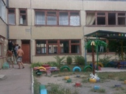 В Донецке обстрелом повреждено здание детского сада (фото)