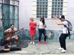 Дима Билан и Полина Гагарина выступили с уличными музыкантами в Рио