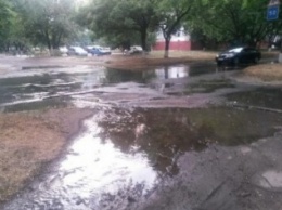 В Мариуполе весь день лилась вода (ФОТО)