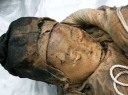 Российские ученые начали изучение древней мумии "в кроссовках"