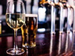 Великобритания введет новые правила продажи алкоголя в аэропортах