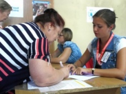 Сегодня в Покровске (Красноармейске) выдают гуманитарную помощь