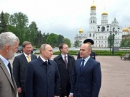 Путин поручил открыть новые входы в Кремль