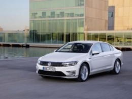 Названы цены для Британии на гибриды нового поколения Volkswagen Passat GTE