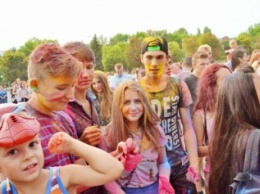 На Полтавщине прошел фестиваль красок "Холи"