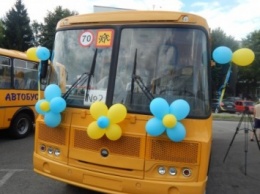 Девять школ Ровенской области получили новые автобусы