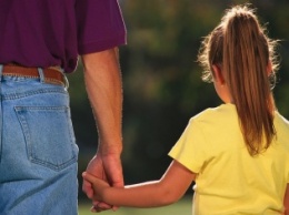 Ученые доказали, что отцы помогают уменьшить вероятность депрессии у девочек-подростков