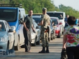 КПВВ Донбасса переполнены людьми