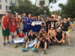 Криворожская команда "KR City" стала бронзовым призером турнира по уличному баскетболу (ФОТО)