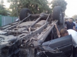 Пьяный водитель Lexus разбил пол-улицы в Ирпене (ФОТО)