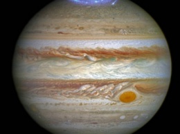 Юпитер постоянно "разрушает" атмосферу Ио - ученые