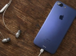 Опубликован видеообзор голубого iPhone 7 Plus с двойной камерой и разъемом Smart Connector [видео]