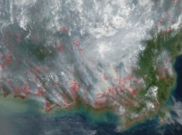 В Индонезии началось извержение трех вулканов