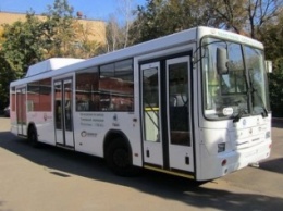 Бахарев пообещал до конца недели выпустить на городские маршруты Симферополя 30 новых автобусов НефАЗ
