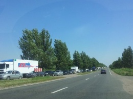 Движение автотранспорта в Донецк частично возобновлено