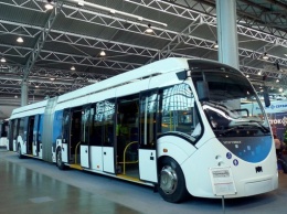 Троллейбус-«гармошка» с увеличенным автономным ходом повез первых пассажиров