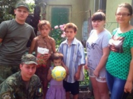 Гостями малообеспеченной Мирноградской (Димитровской) семьи стали полицейские