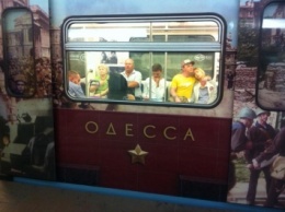 В Московском метро разъезжает поезд с надписью «Одесса»