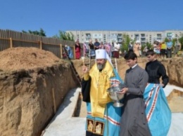 Митрополит Херсонский и Таврический Иоанн совершил закладку нового храма в Белозерке