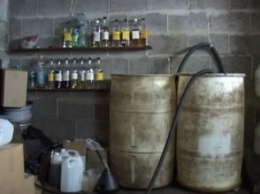 В Кропивницком трое мужчин занимались подпольным производством водки