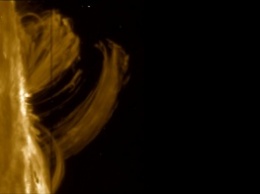 NASA опубликовало видео "дождя" из плазмы на Солнце