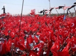 На митинг в Стамбуле прибыли руководители государства, Эрдоган - на вертолете